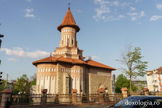 Credincioșii din Botoșani, în rugăciune de sărbătoarea Sfântului Mare Mucenic Gheorghe