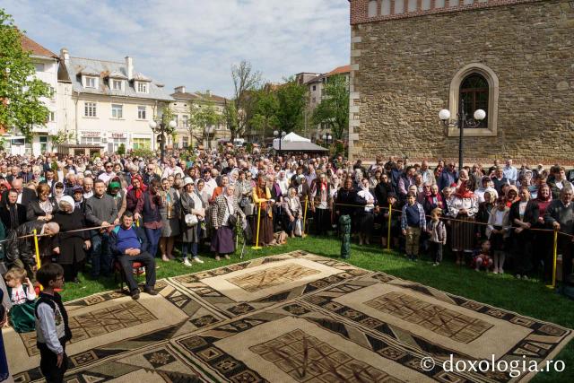 Credincioșii din Botoșani, în rugăciune de sărbătoarea Sfântului Mare Mucenic Gheorghe
