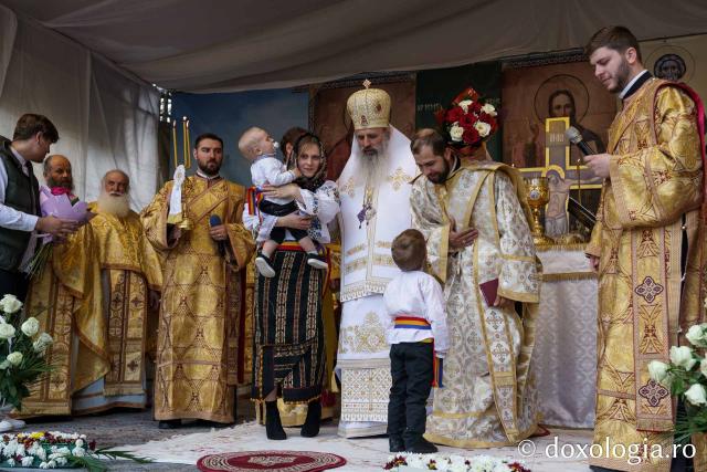 Credincioșii din Botoșani, în rugăciune de sărbătoarea Sfântului Mare Mucenic Gheorghe
