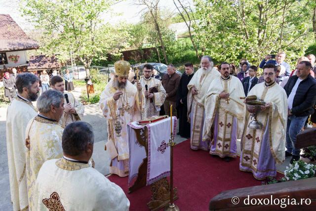 Slujbă de sfințire la Parohia „Nașterea Maicii Domnului” - Curături, Protopopiatul Iași III