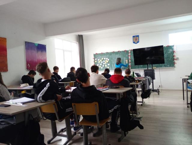 Activități desfășurate în Luna pentru Viață „Fiecare om contează”, în școli și licee din județul Iași