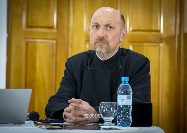 Conferință la Biserica Vovidenia din Botoșani: „Virtuțile care ne duc în Rai se învață în Biserică”