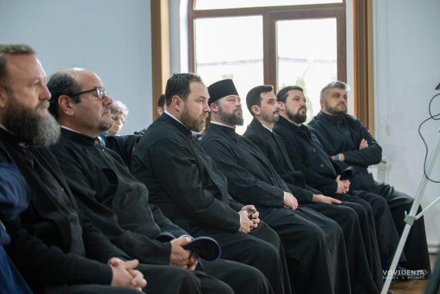 Conferință la Biserica Vovidenia din Botoșani: „Virtuțile care ne duc în Rai se învață în Biserică”