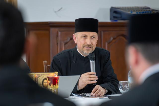 Conferință la Biserica Vovidenia din Botoșani: „Virtuțile care ne duc în Rai se învață în Biserică”