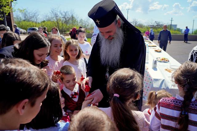 Liturghie baptismală și hirotonie de diacon, în a treia zi de Paște, la Parohia „Sfântul Maxim Mărturisitorul” Copou – Iași