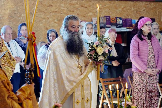 Liturghie baptismală și hirotonie de diacon, în a treia zi de Paște, la Parohia „Sfântul Maxim Mărturisitorul” Copou – Iași