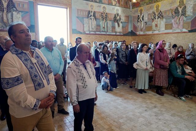 Liturghie baptismală și hirotonie de diacon, în a treia zi de Paște, la Parohia „Sfântul Maxim Mărturisitorul” Copou – Iași