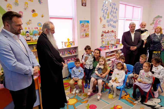 (Video) IPS Teofan, alături de elevii și profesorii Liceului Teologic Ortodox „Sfinții Împărați Constantin și Elena” din Piatra Neamț