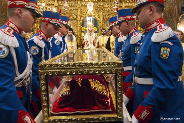 Moaștele întregi ale Sfintei Împărătese Elena au fost întâmpinate la Catedrala Patriarhală