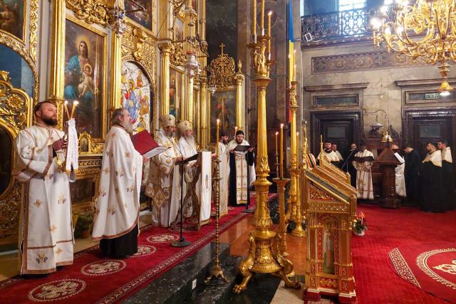 Slujba Vecerniei Învierii, săvârșită la Catedrala Mitropolitană din Iași