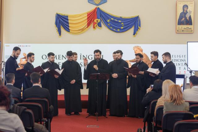 Vernisajul expoziţiei „Oameni şi îngeri. Oameni şi sfinţi”, un dialog între artă şi spiritualitate, găzduit la Iaşi