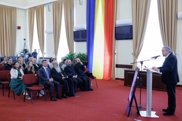 Vernisajul expoziţiei „Oameni şi îngeri. Oameni şi sfinţi”, un dialog între artă şi spiritualitate, găzduit la Iaşi