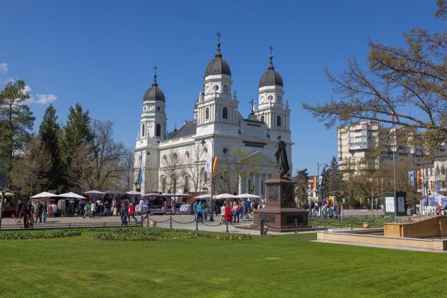 Vernisajul expoziţiei „Oameni şi îngeri. Oameni şi sfinţi”, un dialog între artă şi spiritualitate, găzduit la Iaşi