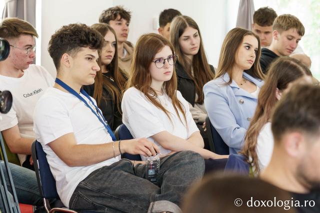 Dialog și inspirație la Superkids: Patricia Brohanschi și Alex Dima, invitații unei întâlniri de suflet cu tinerii