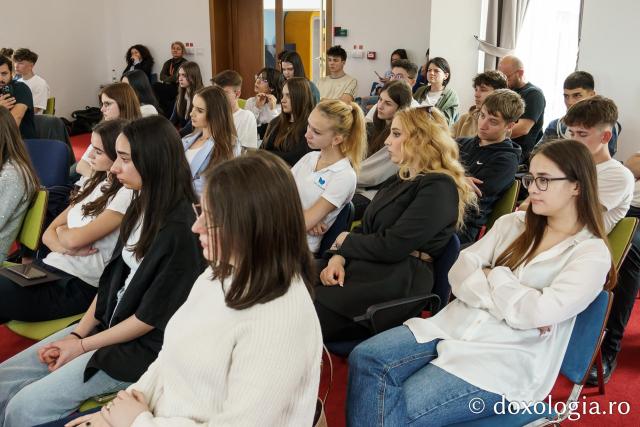 Dialog și inspirație la Superkids: Patricia Brohanschi și Alex Dima, invitații unei întâlniri de suflet cu tinerii