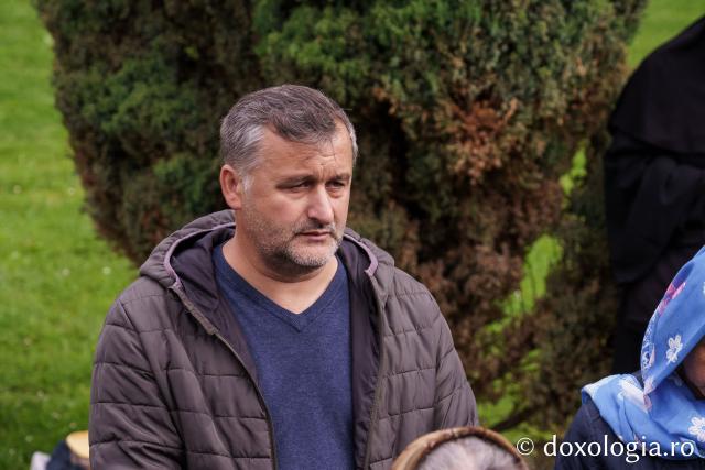 Sute de credincioși s-au adunat la Mănăstirea Neamț pentru a cinsti Înălțarea Mântuitorului