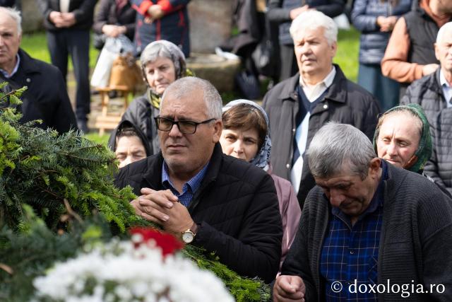 Sute de credincioși s-au adunat la Mănăstirea Neamț pentru a cinsti Înălțarea Mântuitorului