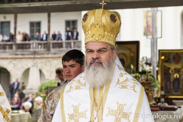 Sute de credincioși s-au adunat la Mănăstirea Neamț pentru a cinsti Înălțarea Mântuitorului