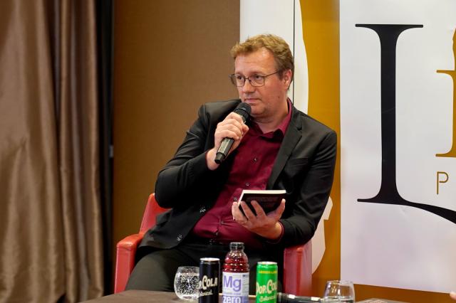 Părintele Constantin Necula le-a vorbit ieșenilor despre adolescenți, rugăciune și înviere la Târgul de Carte LIBREX 2025