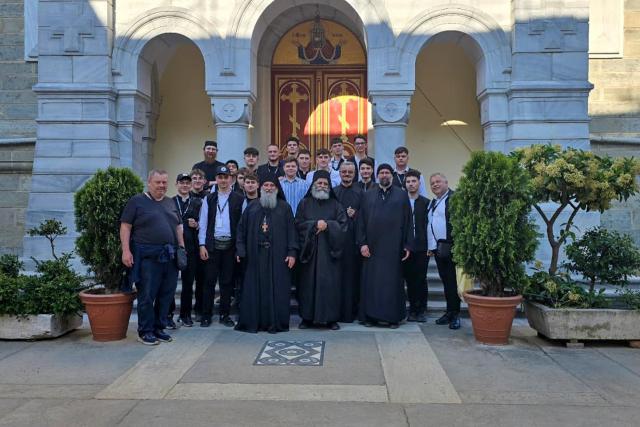 Elevi seminariști ieșeni, în pelerinaj la Sfântul Munte Athos