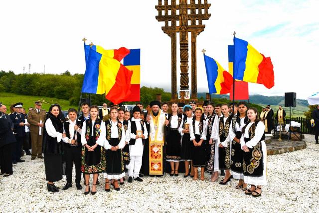 Eroii neamului, comemorați la Crucea-monument din Domașnea
