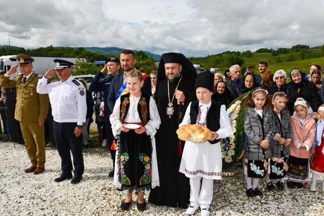 Eroii neamului, comemorați la Crucea-monument din Domașnea