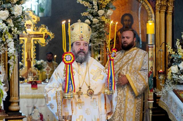 Peste 200 de tineri botoșăneni s-au întâlnit pentru a discuta despre Biserică. PS Nichifor Botoșăneanul, prezent printre ei: „Să vă bucurați de întâlnirea cu Dumnezeu, adevărata bucurie”