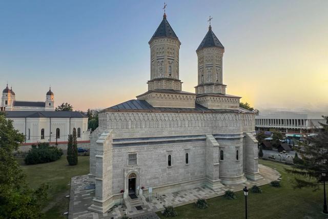 Mănăstirea „Sfinții Trei Ierarhi” – 386 de ani de la sfințire, simbol al credinței și culturii românești