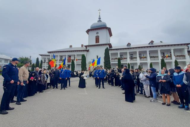 Moaștele Sfântului Martir Constantin Brâncoveanu, aduse spre închinare la Mănăstirea Văratec