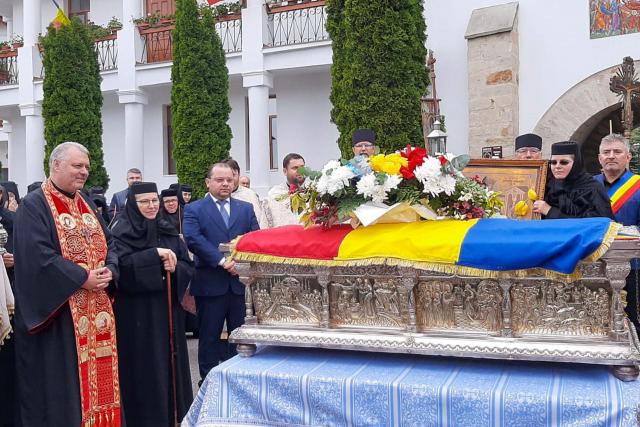 Moaștele Sfântului Martir Constantin Brâncoveanu, aduse spre închinare la Mănăstirea Văratec