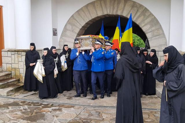 Moaștele Sfântului Martir Constantin Brâncoveanu, aduse spre închinare la Mănăstirea Văratec