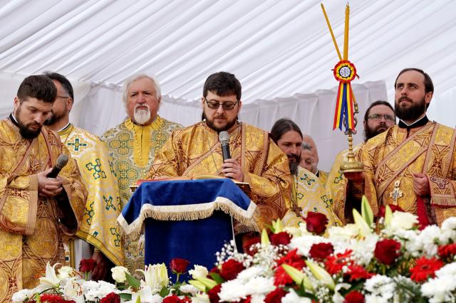O nouă file de istorie pentru credincioșii din Pașcani: Biserica „Sfânta Vineri” a îmbrăcat, după peste 30 de ani de jertfă, haina cea nouă a sfințirii