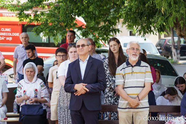 IPS Teofan a slujit la Maternitatea „Cuza Vodă” și a sfințit pictura paraclisului Clinicii „Veronica”