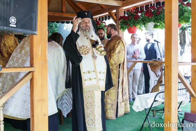 IPS Teofan a slujit la Maternitatea „Cuza Vodă” și a sfințit pictura paraclisului Clinicii „Veronica”