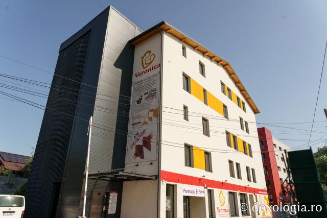IPS Teofan a slujit la Maternitatea „Cuza Vodă” și a sfințit pictura paraclisului Clinicii „Veronica”