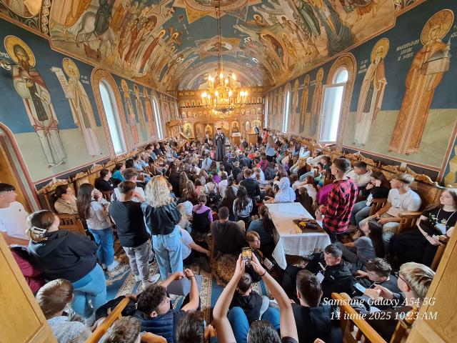 Întâlnirea Tinerilor din Protopopiatul Săveni la Mănăstirea„ Sfânta Treime” Știubieni