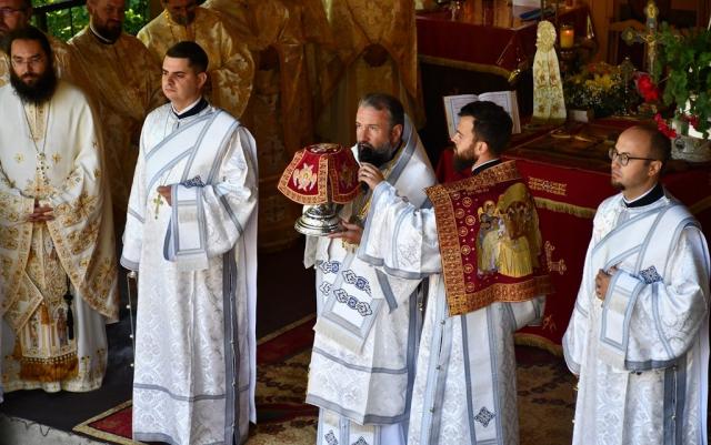 Slujbă arhierească cu ocazia hramului, la Schitul Bogâltin din județul Caraș-Severin