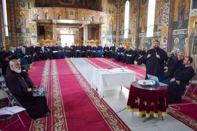 Consfătuirea lunară a preoților din Protopopiatul Iași II, dedicată pastorației rromilor și activității pastoral-administrative