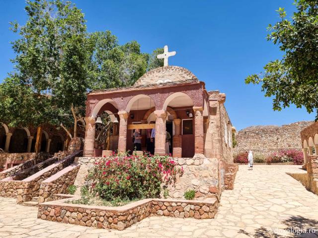 Mănăstirea celor Șapte Fecioare din Sinai – așezământul ridicat pe locul din care a izvorât apă când Moise a lovit stânca cu toiagul