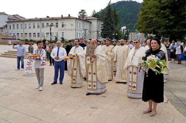 PS Nichifor Botoșăneanul, către nemțeni, la hramul orașului Piatra Neamț: „Să-l urmăm cu viețuirea noastră pe Sfântul Ioan Botezătorul”