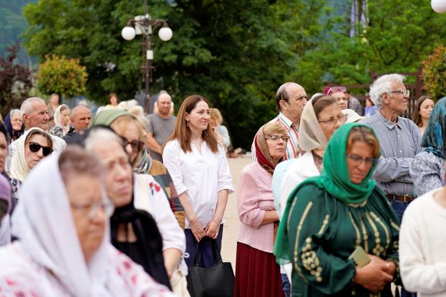 PS Nichifor Botoșăneanul, către nemțeni, la hramul orașului Piatra Neamț: „Să-l urmăm cu viețuirea noastră pe Sfântul Ioan Botezătorul”