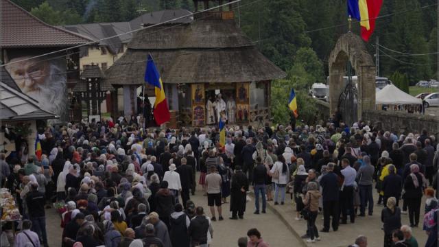 Întru pomenire veșnică: Sfânta Liturghie și parastas pentru părintele Justin Parvu la Mănăstirea Petru Vodă