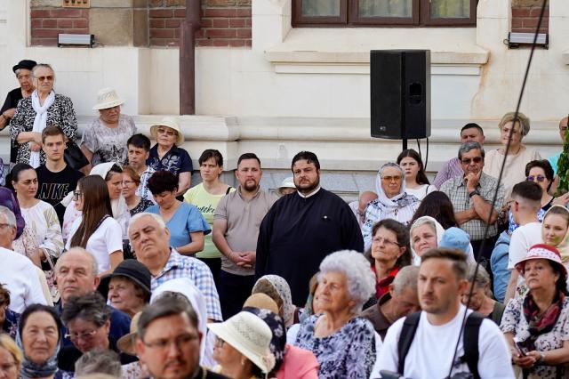 Moaștele Sfântului Iosif cel Milostiv, purtate în procesiune la hramul orașului Piatra Neamț
