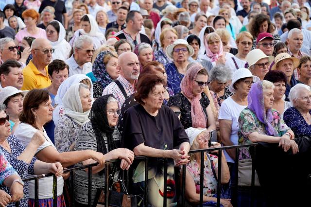 Moaștele Sfântului Iosif cel Milostiv, purtate în procesiune la hramul orașului Piatra Neamț