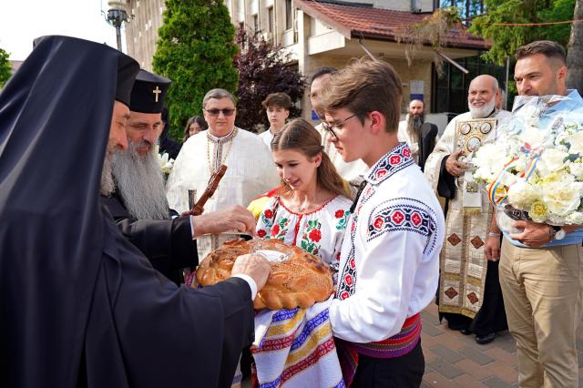 Moaștele Sfântului Iosif cel Milostiv, purtate în procesiune la hramul orașului Piatra Neamț