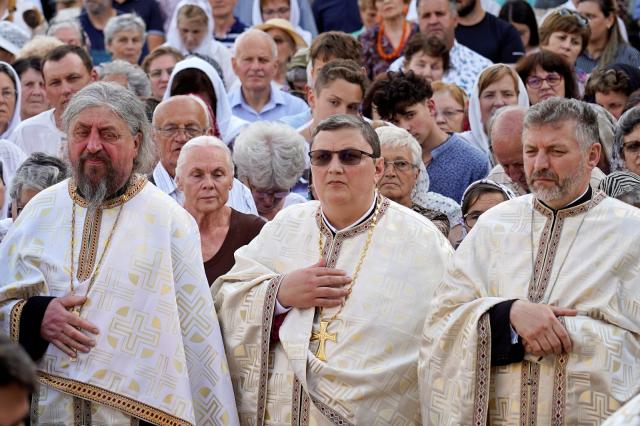 Moaștele Sfântului Iosif cel Milostiv, purtate în procesiune la hramul orașului Piatra Neamț