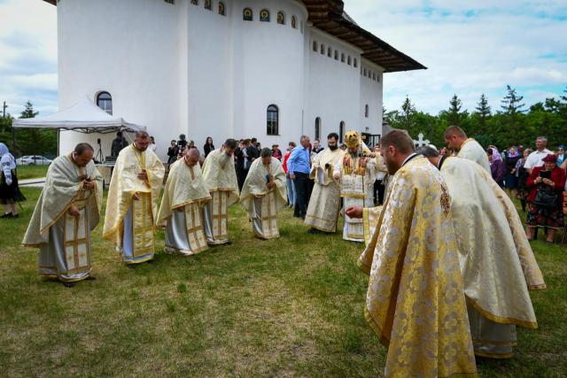 Sfințirea picturii bisericii din Bobulești – o zi de bucurie și comuniune