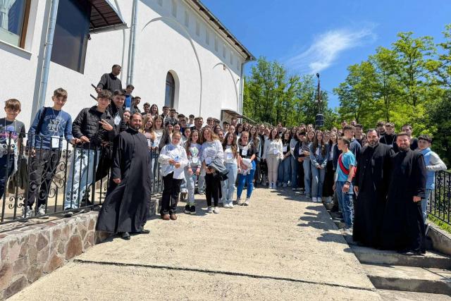 Tinerii din Protopopiatul Roznov, în căutarea rostului lor în Biserică
