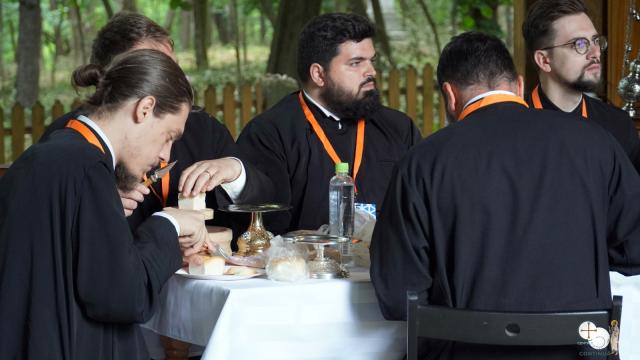 Tinerii preoți din Arhiepiscopia Iașilor au participat în aceste zile la un program de formare, organizat la Miclăușeni
