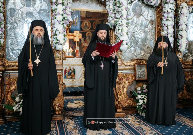 În această seară a avut loc, la Roman, slujba de ipopsifiere a Părintelui Arhimandrit Teofil Anăstăsoaie, Episcop-vicar ales al Arhiepiscopiei Romanului și Bacăului